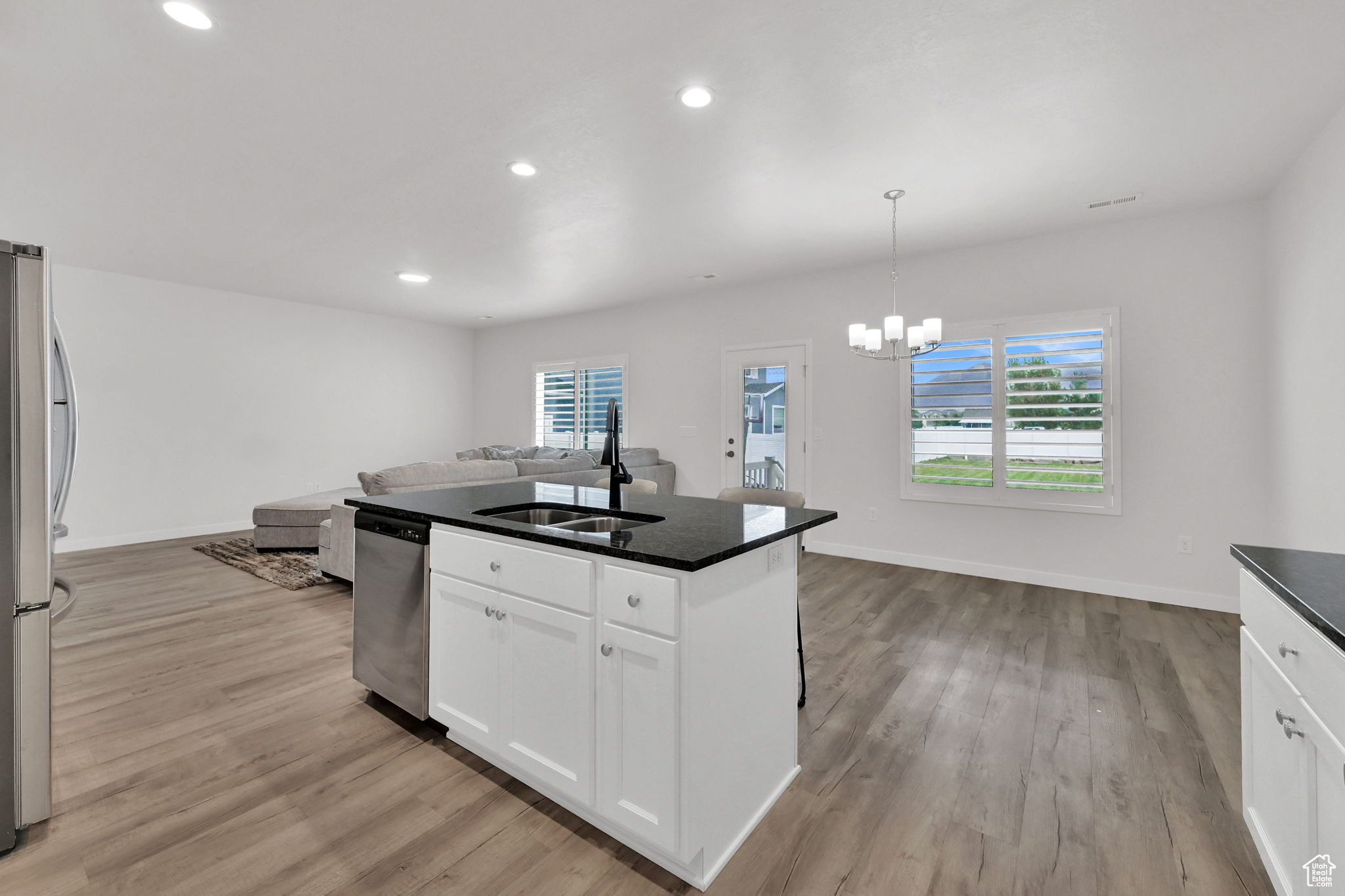 West Haven, Utah, 84401, United States, 3 Bedrooms Bedrooms, ,3 BathroomsBathrooms,Residential,For Sale,1956973