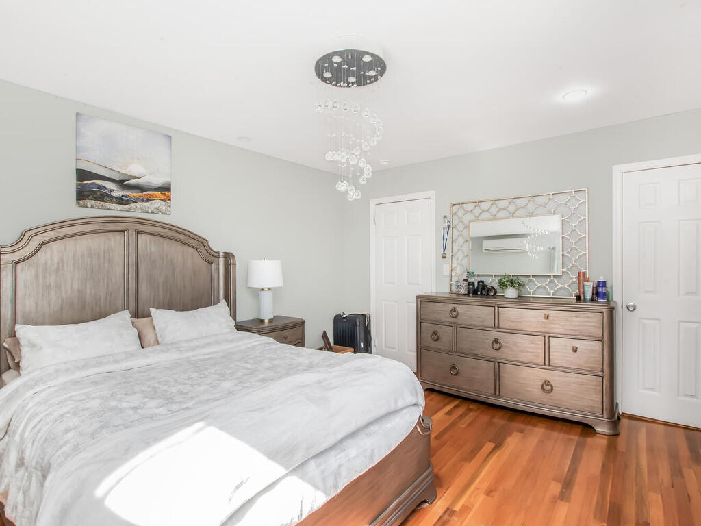 Yonkers, New York, 10704, United States, 4 Bedrooms Bedrooms, ,4 BathroomsBathrooms,Residential,For Sale,1977850