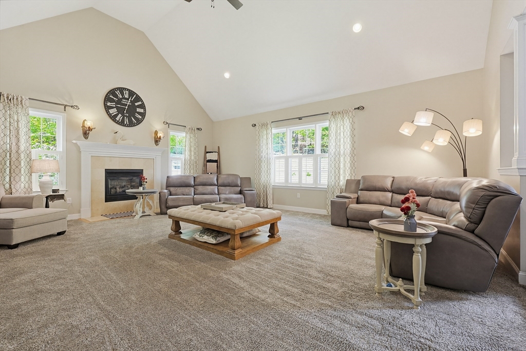 Northbridge, Massachusetts, 01534, United States, 4 Bedrooms Bedrooms, ,2 BathroomsBathrooms,Residential,For Sale,1977320