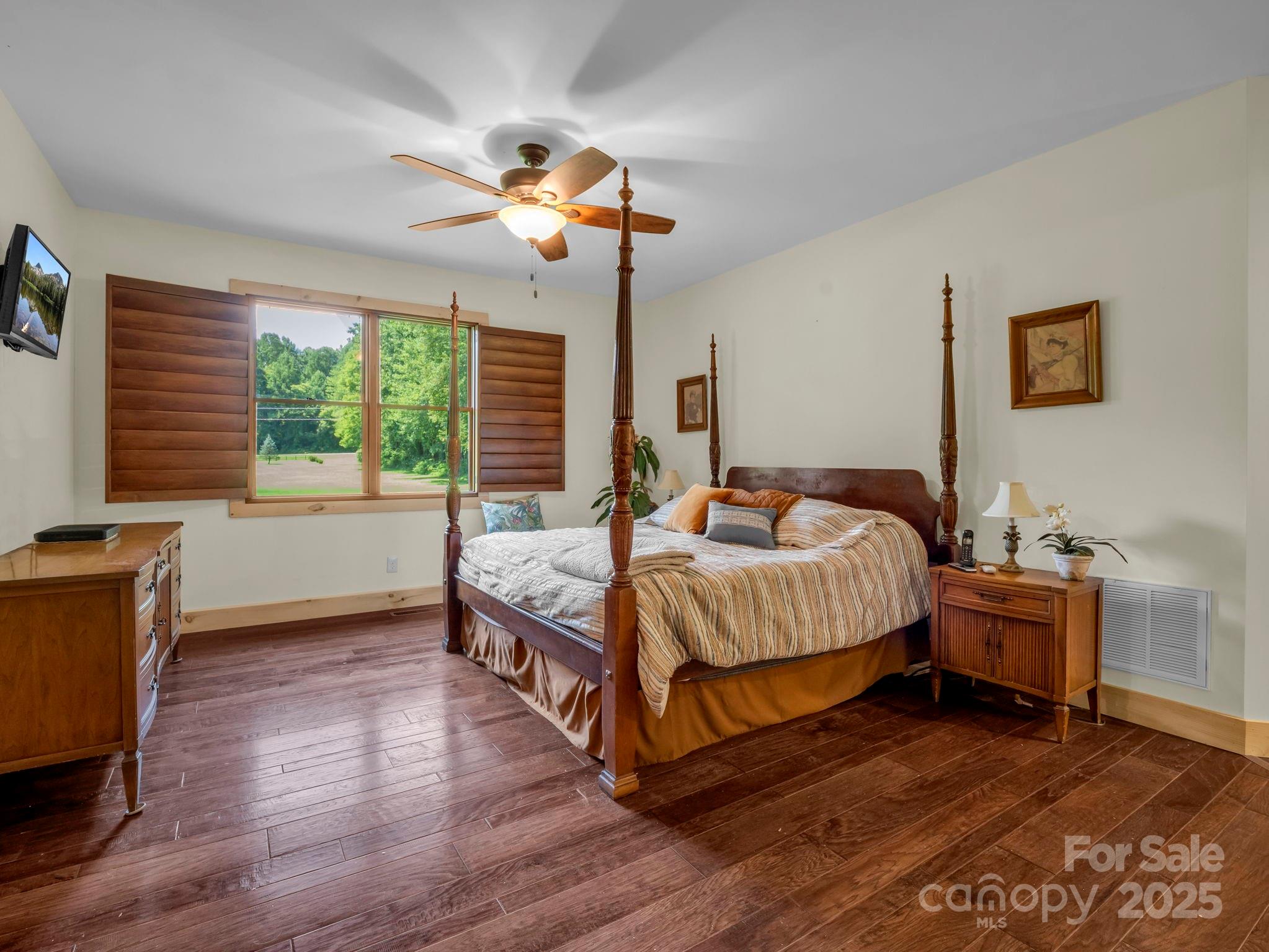 Saluda, North Carolina, 28773, United States, 3 Bedrooms Bedrooms, ,2 BathroomsBathrooms,Residential,For Sale,1923070