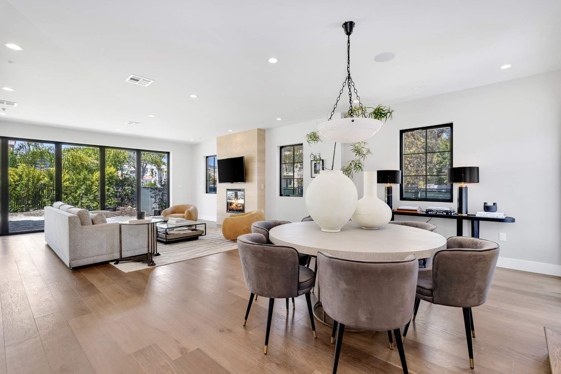  8671 Clifton Way - 物件實景