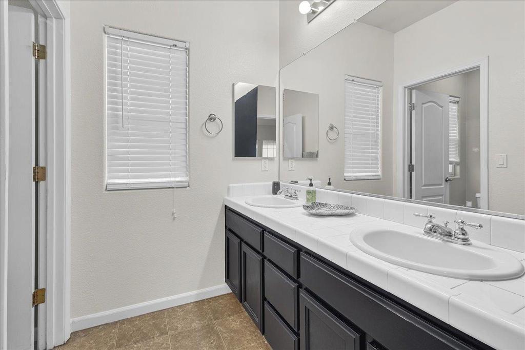 King City, California, 93930, United States, 4 Bedrooms Bedrooms, ,3 BathroomsBathrooms,Residential,For Sale,2010438