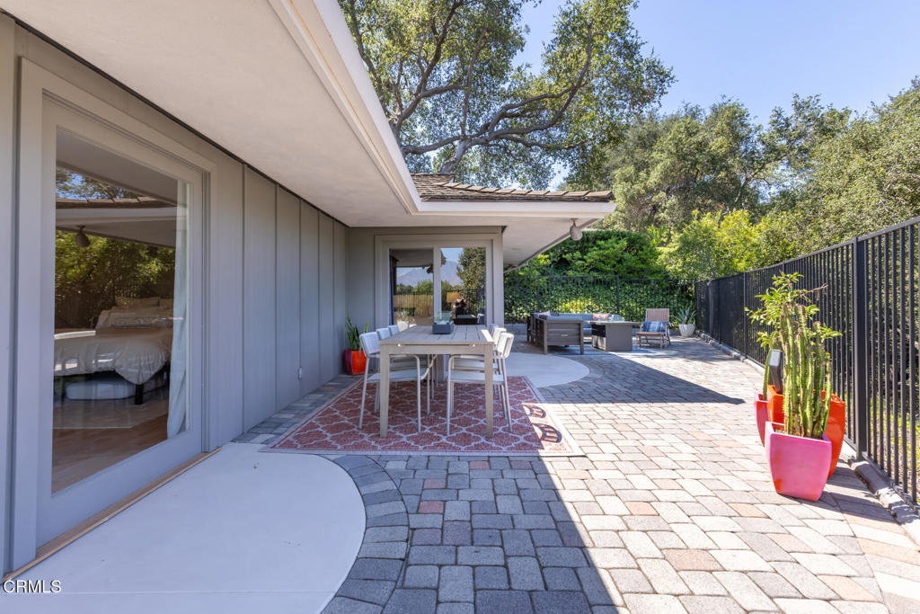 La Canada Flintridge, California, 91011, United States, 3 Bedrooms Bedrooms, ,3 BathroomsBathrooms,Residential,For Sale,1941612