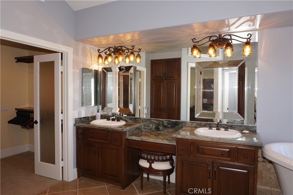 Lake Elsinore, California, 92532, United States, 4 Bedrooms Bedrooms, ,3 BathroomsBathrooms,Residential,For Sale,1988031