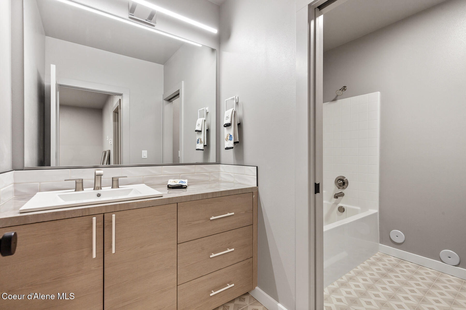 Coeur d'Alene, Idaho, 83814, United States, 5 Bedrooms Bedrooms, ,5 BathroomsBathrooms,Residential,For Sale,1981804