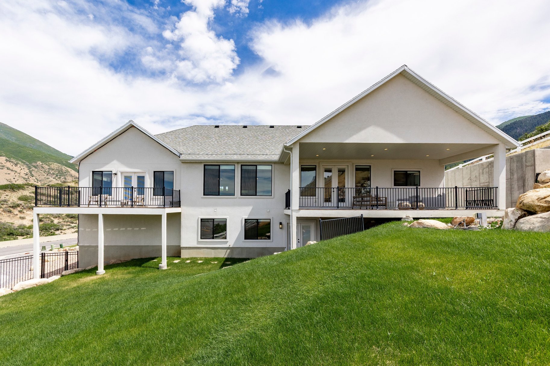  Custom Home with Fully Finished ADU Near Golf, Trails & Mountain Views - 物件實景