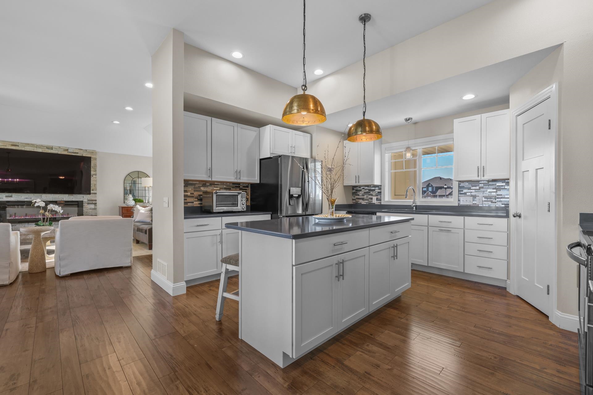 Minot, North Dakota, 58701, United States, 4 Bedrooms Bedrooms, ,3 BathroomsBathrooms,Residential,For Sale,1980886