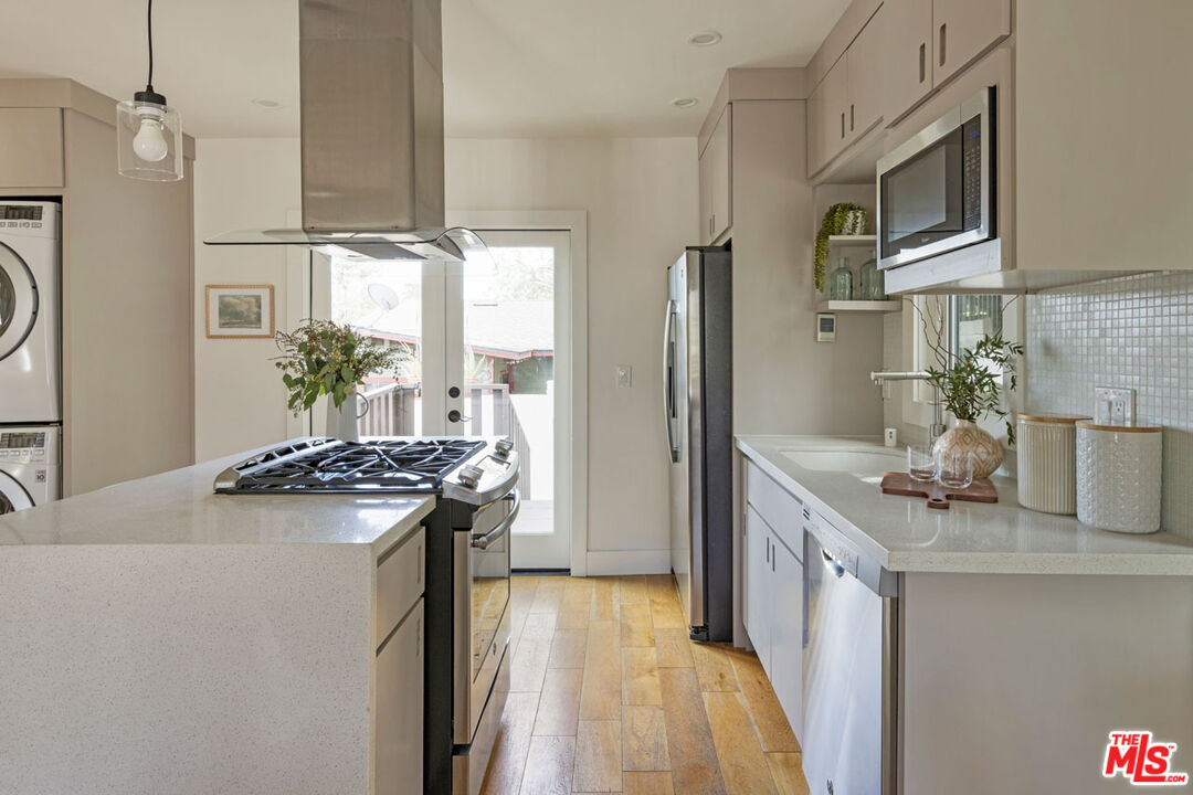 Los Angeles, California, 90042, United States, 1 Bedroom Bedrooms, ,2 BathroomsBathrooms,Residential,For Sale,1828163