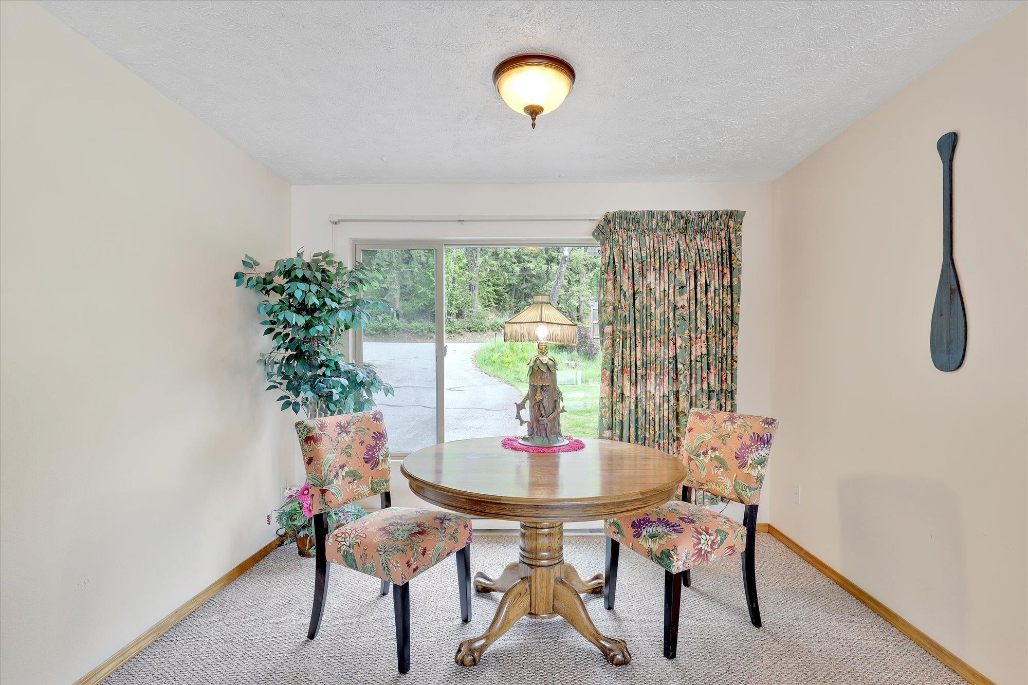 Newman Lake, Washington, 99025, United States, 4 Bedrooms Bedrooms, ,3 BathroomsBathrooms,Residential,For Sale,1929094