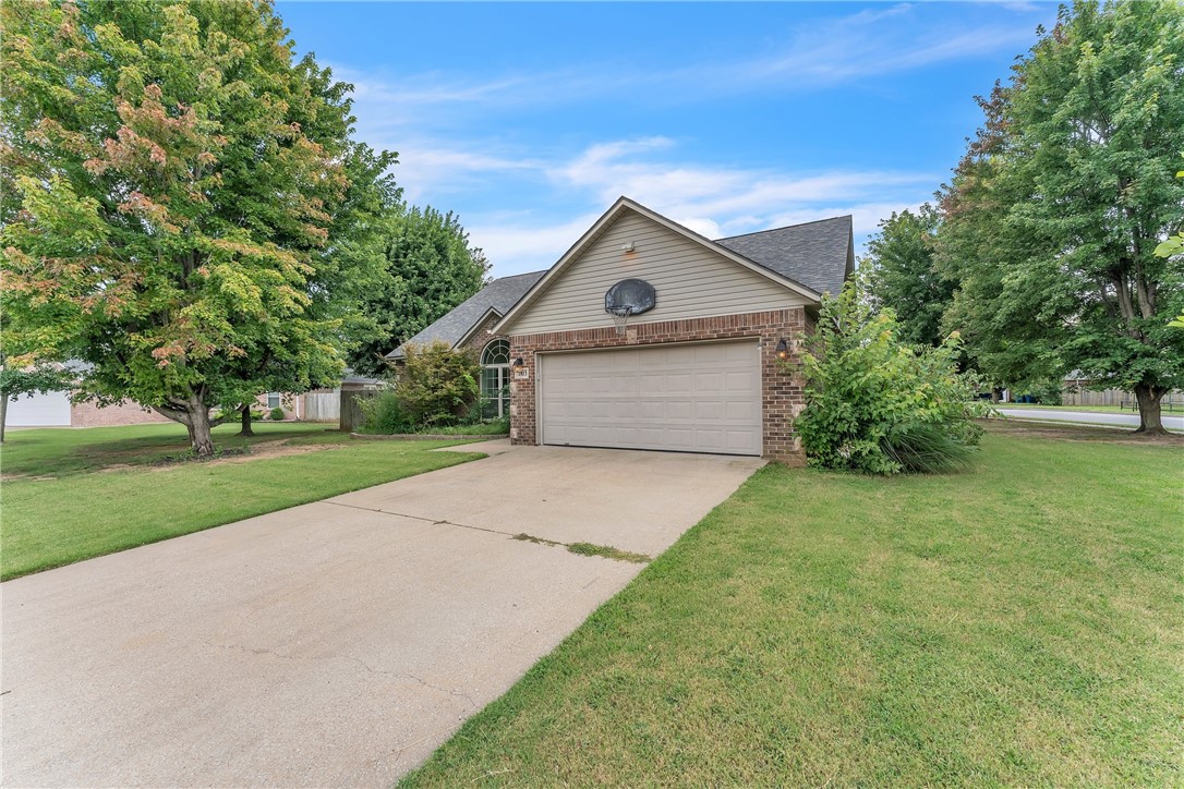 Bentonville, Arkansas, 72713, United States, 5 Bedrooms Bedrooms, ,3 BathroomsBathrooms,Residential,For Sale,1882390