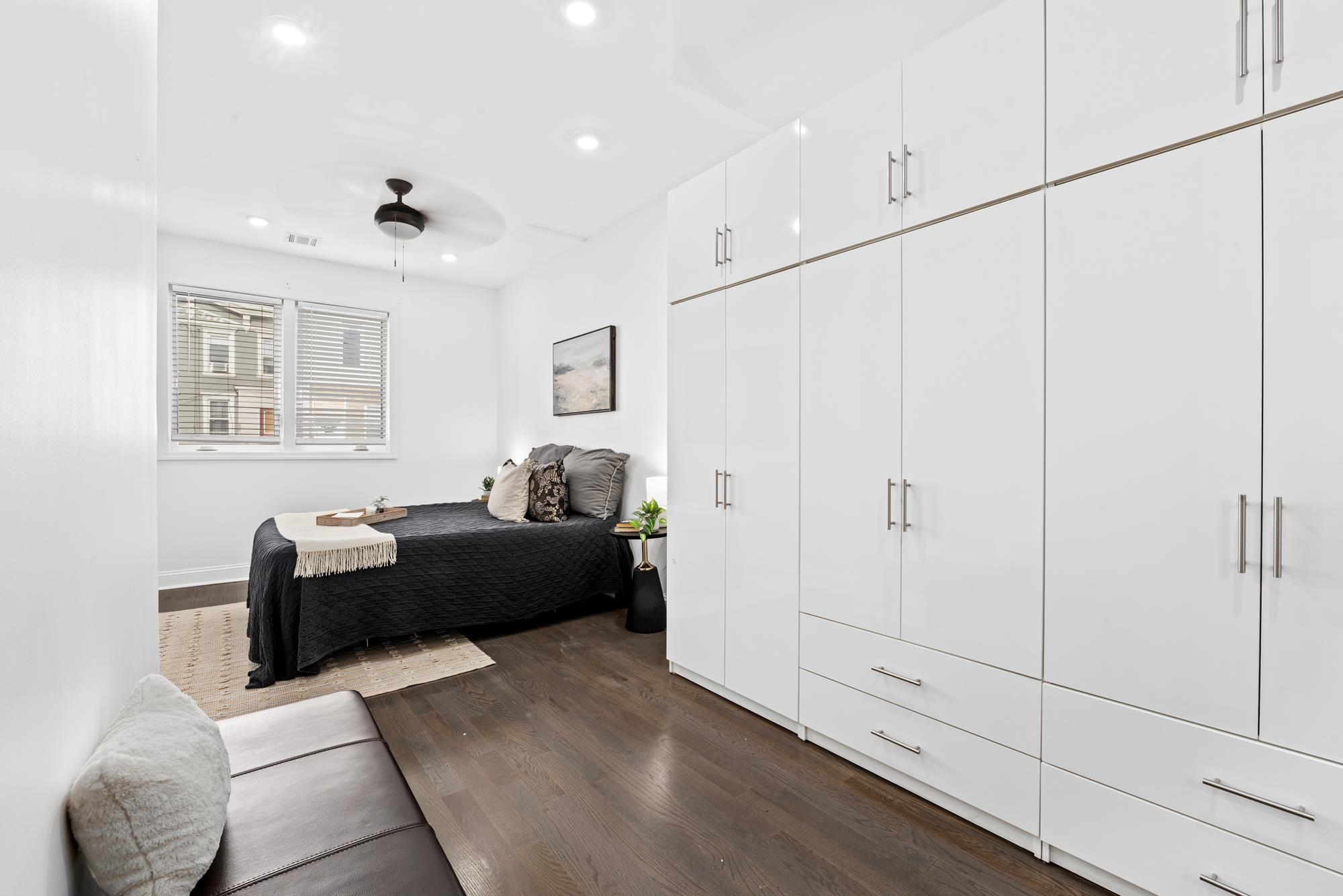 Jersey City, New Jersey, 07307, United States, 3 Bedrooms Bedrooms, ,3 BathroomsBathrooms,Residential,For Sale,1965094