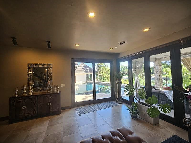 Carlsbad, New Mexico, 88220, United States, 5 Bedrooms Bedrooms, ,5 BathroomsBathrooms,Residential,For Sale,1984272