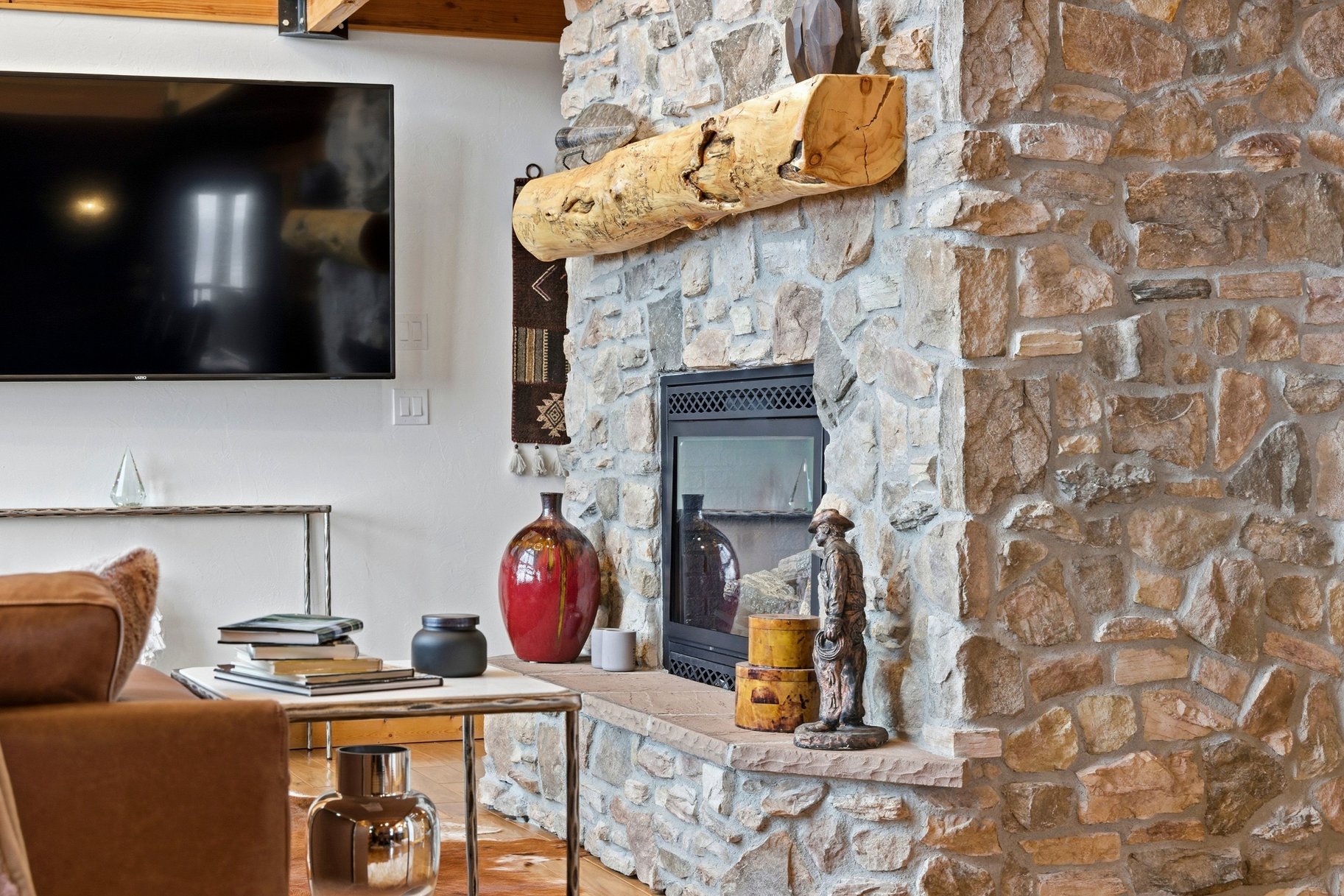  Renovated Log Cabin in Cedar Highlands with Wraparound Deck & Mountain Views - 物件實景