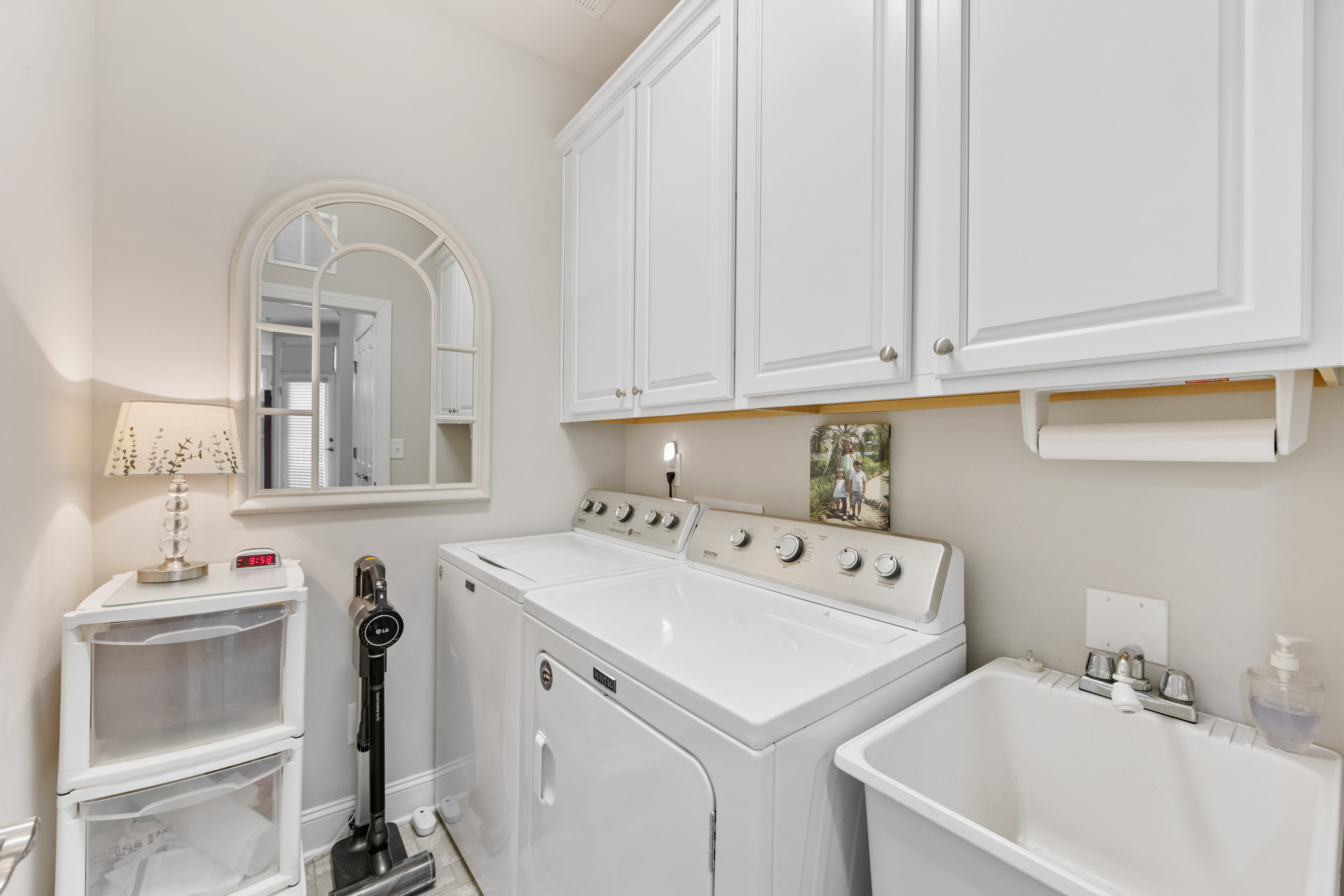 Cornelius, North Carolina, 28031, United States, 3 Bedrooms Bedrooms, ,3 BathroomsBathrooms,Residential,For Sale,1908056