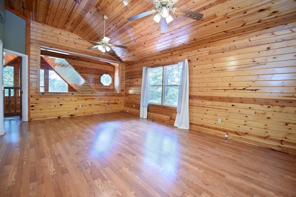 Mineral Bluff, Georgia, 30559, United States, 3 Bedrooms Bedrooms, ,3 BathroomsBathrooms,Residential,For Sale,1882955