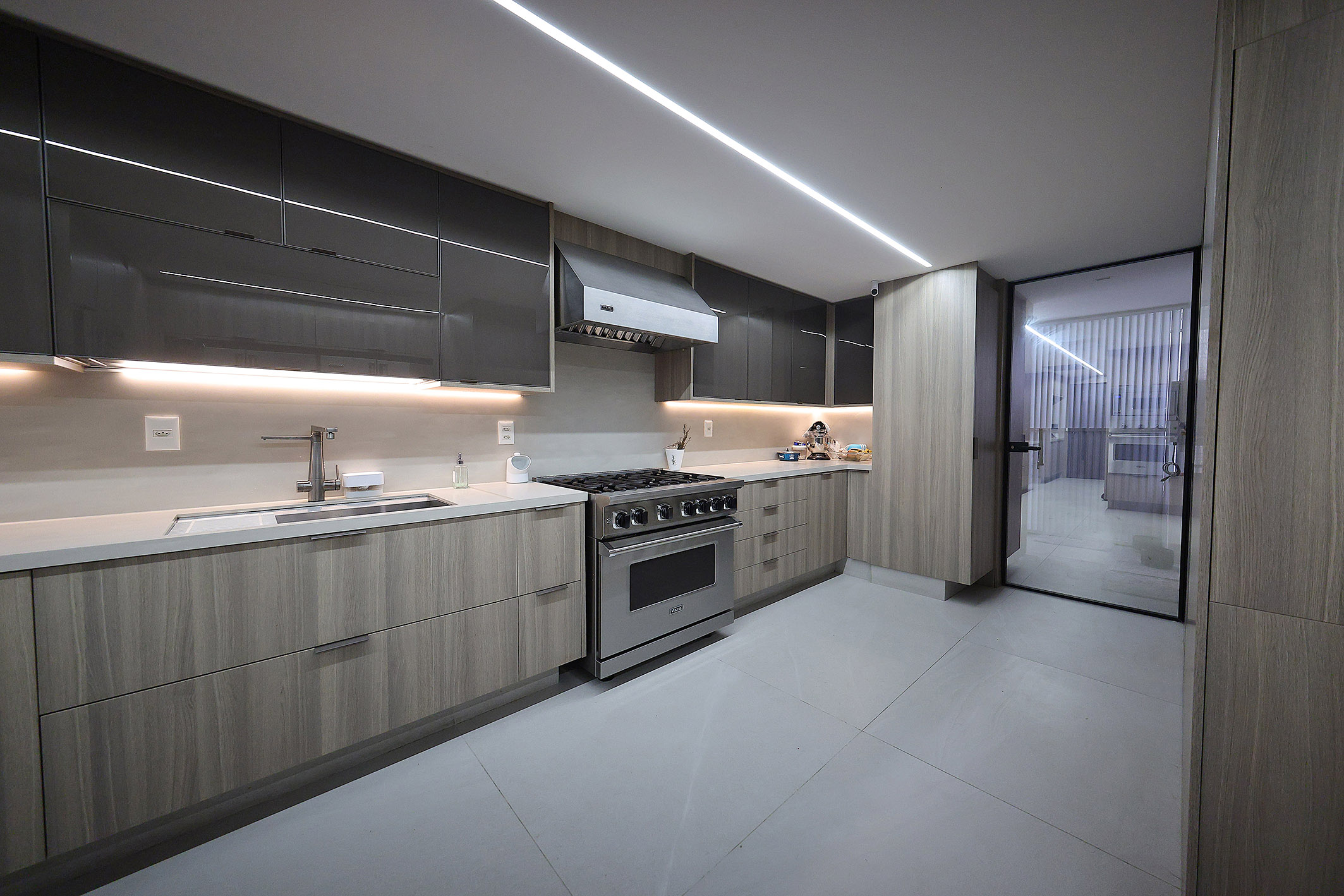  Uninterrupted Ocean Views in a One-of-a-Kind Penthouse in Leblon - 物件實景