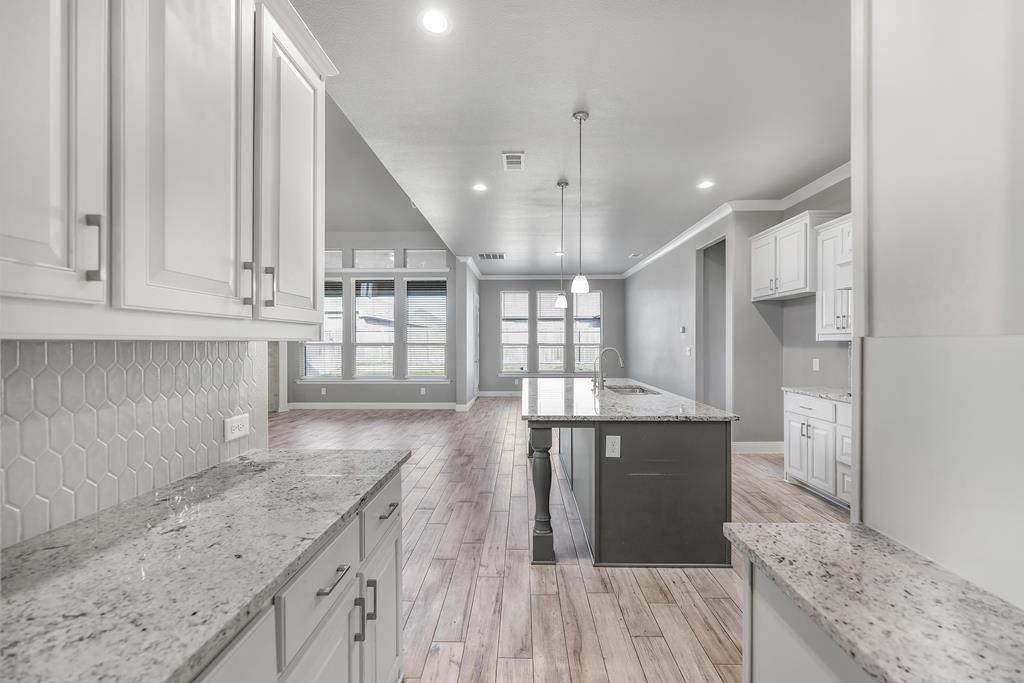 Midland, Texas, 79705, United States, 5 Bedrooms Bedrooms, ,5 BathroomsBathrooms,Residential,For Sale,1998422