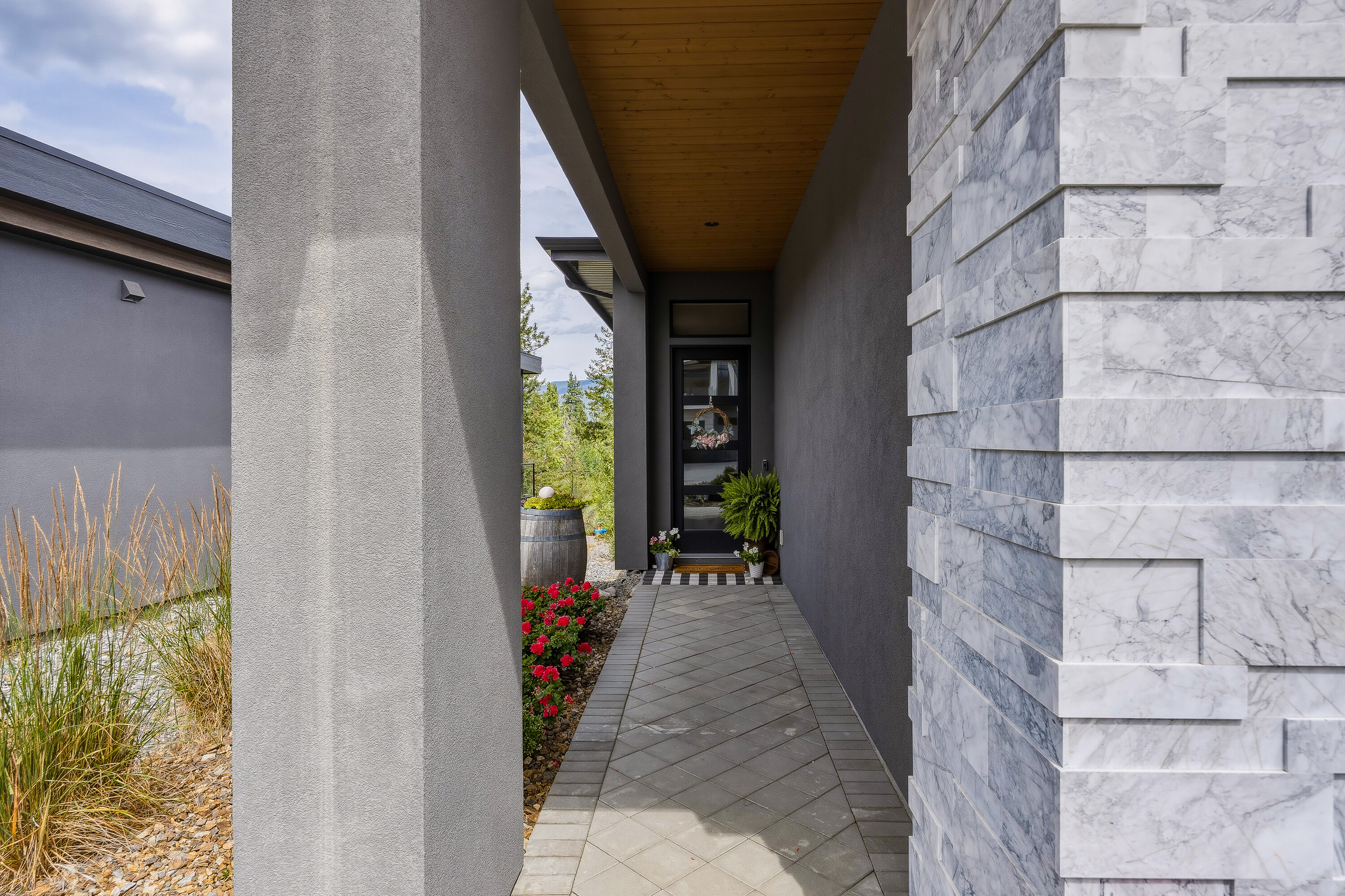  Walkout Rancher in Lakestone - 物件實景