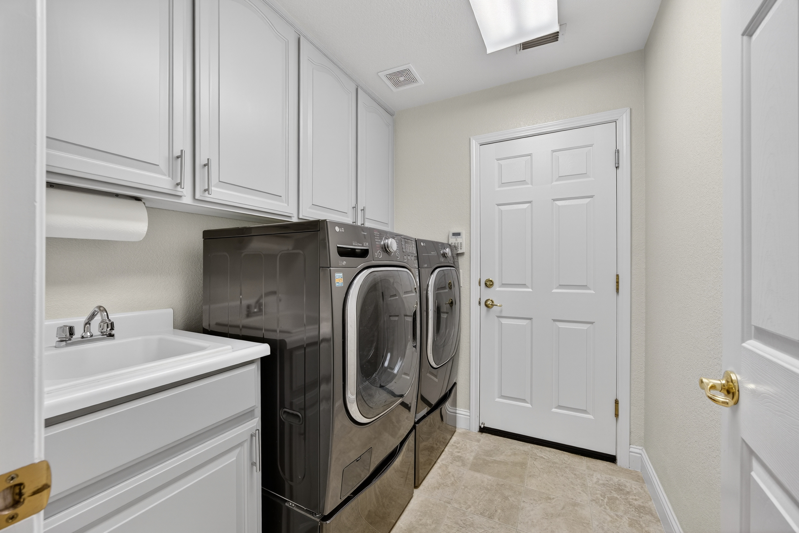  5500 Tierra Gardens Lane, Carmichael, CA 95608 - 物件實景