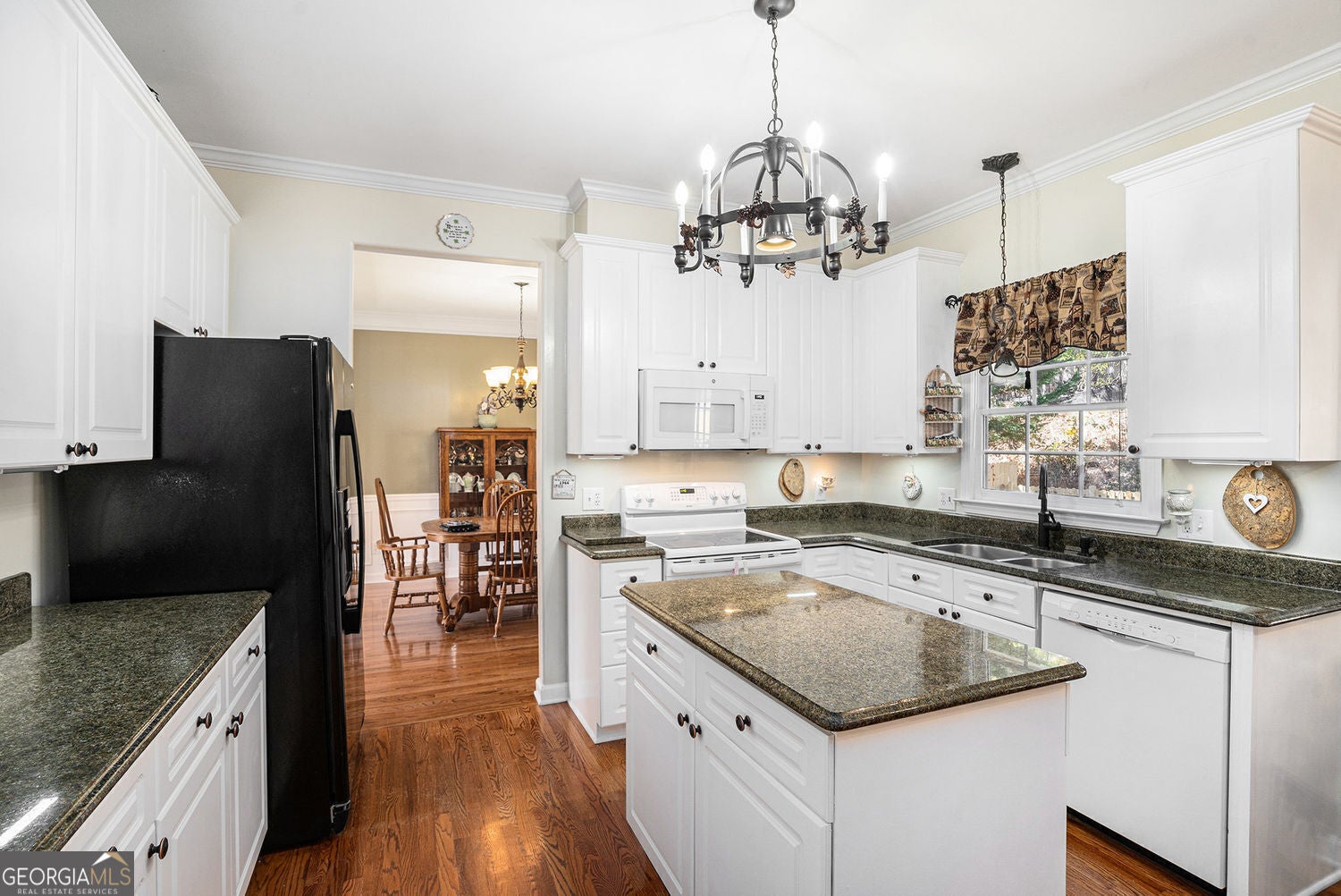 Johns Creek, Georgia, 30022, United States, 5 Bedrooms Bedrooms, ,4 BathroomsBathrooms,Residential,For Sale,1985826