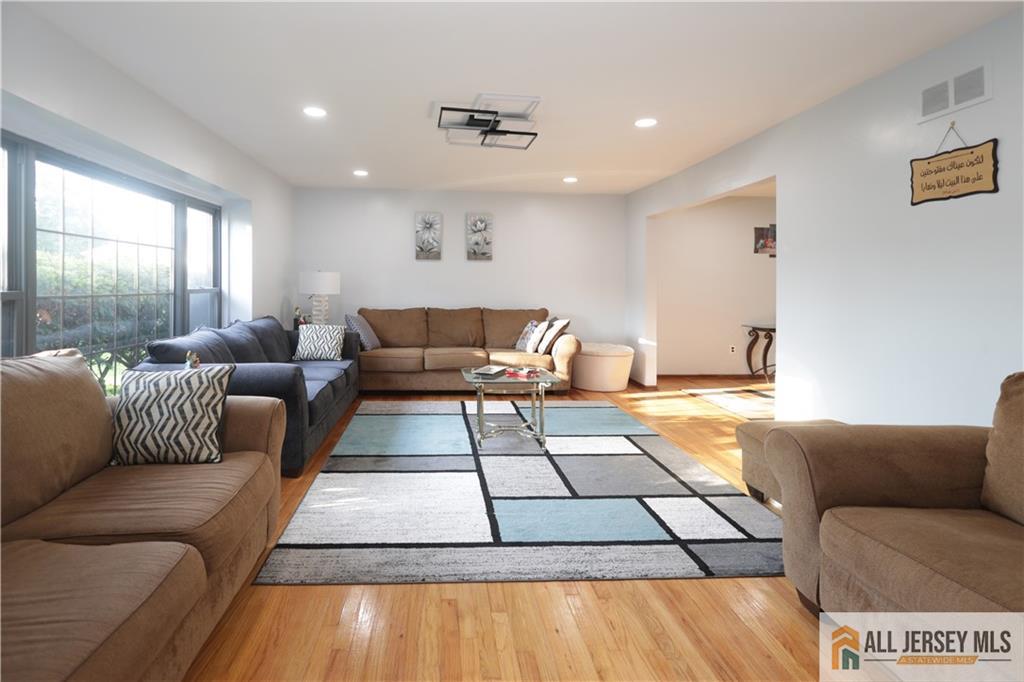 East Brunswick, New Jersey, 08816, United States, 4 Bedrooms Bedrooms, ,3 BathroomsBathrooms,Residential,For Sale,1895704