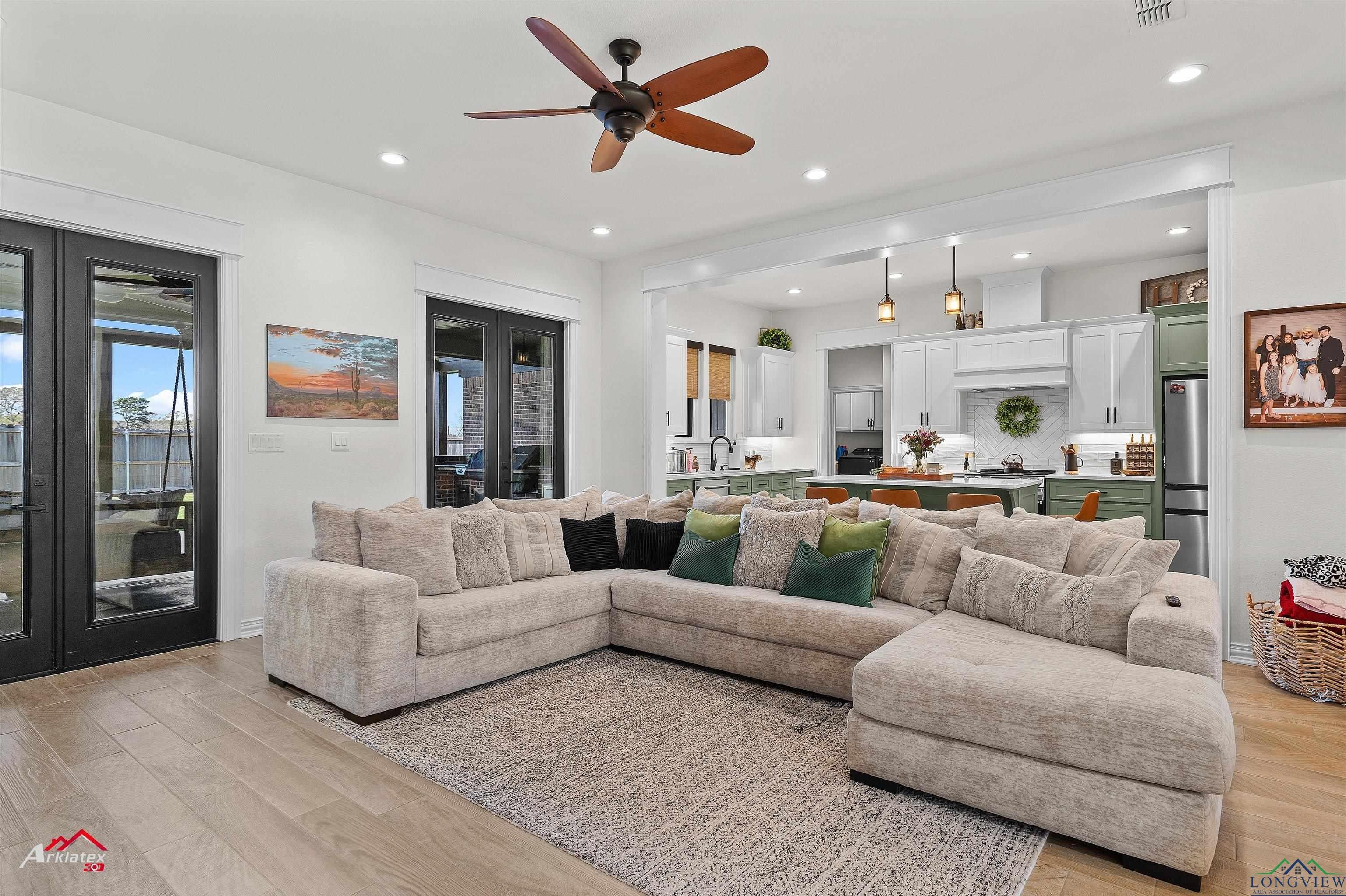 Hallsville, Texas, 75650-3511, United States, 4 Bedrooms Bedrooms, ,3 BathroomsBathrooms,Residential,For Sale,1980280