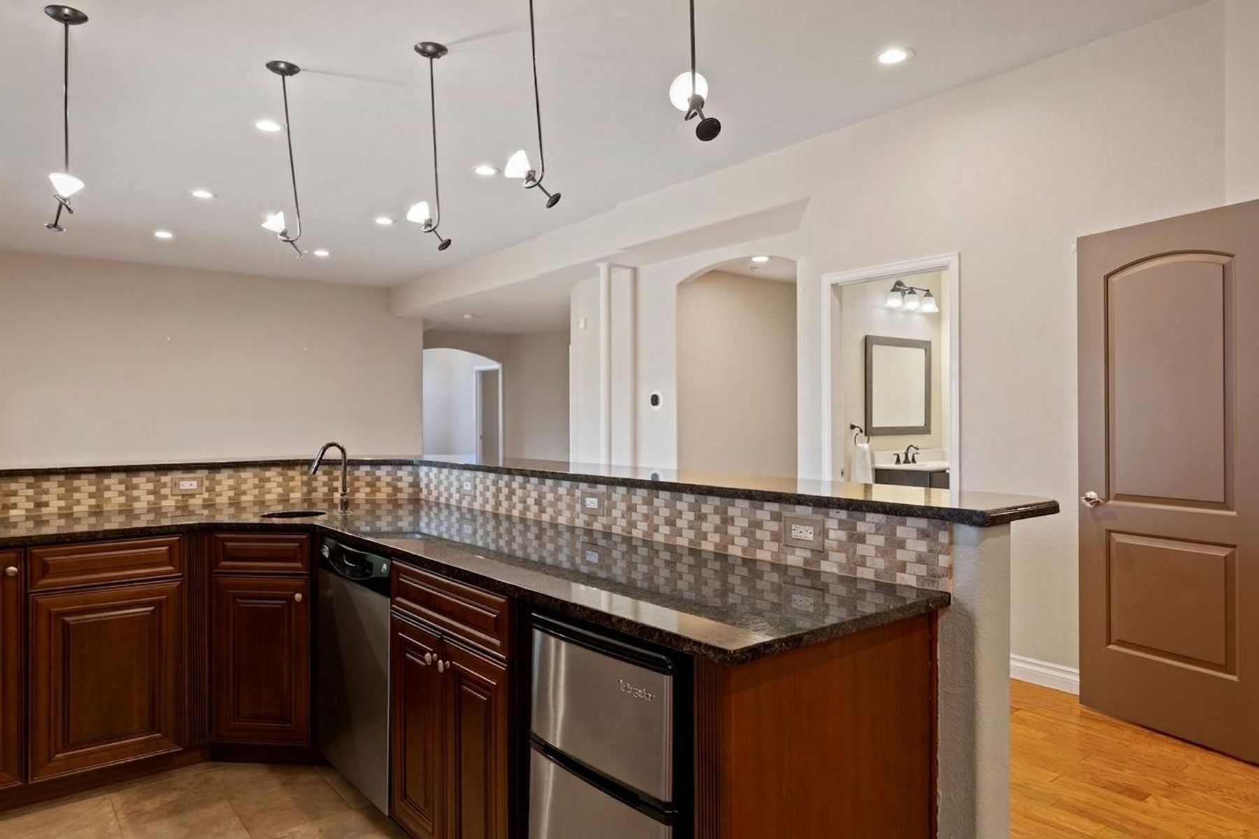  Ideal Blend of Space, Setting and Livability - 物件實景