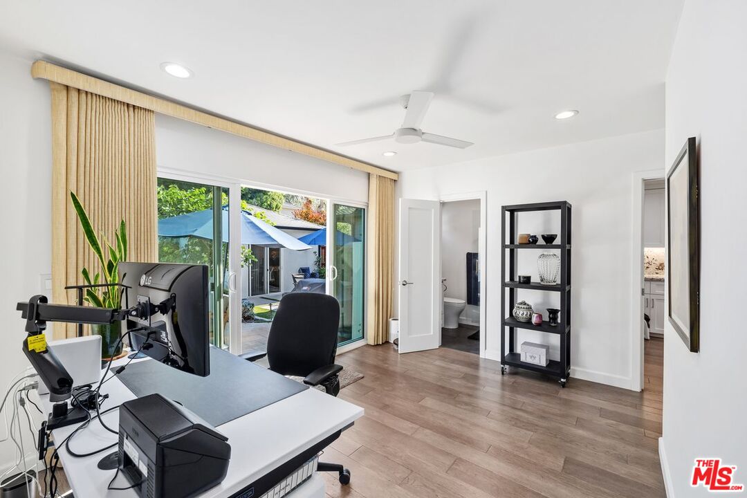 Los Angeles, California, 90034, United States, 4 Bedrooms Bedrooms, ,Residential,For Sale,1991116