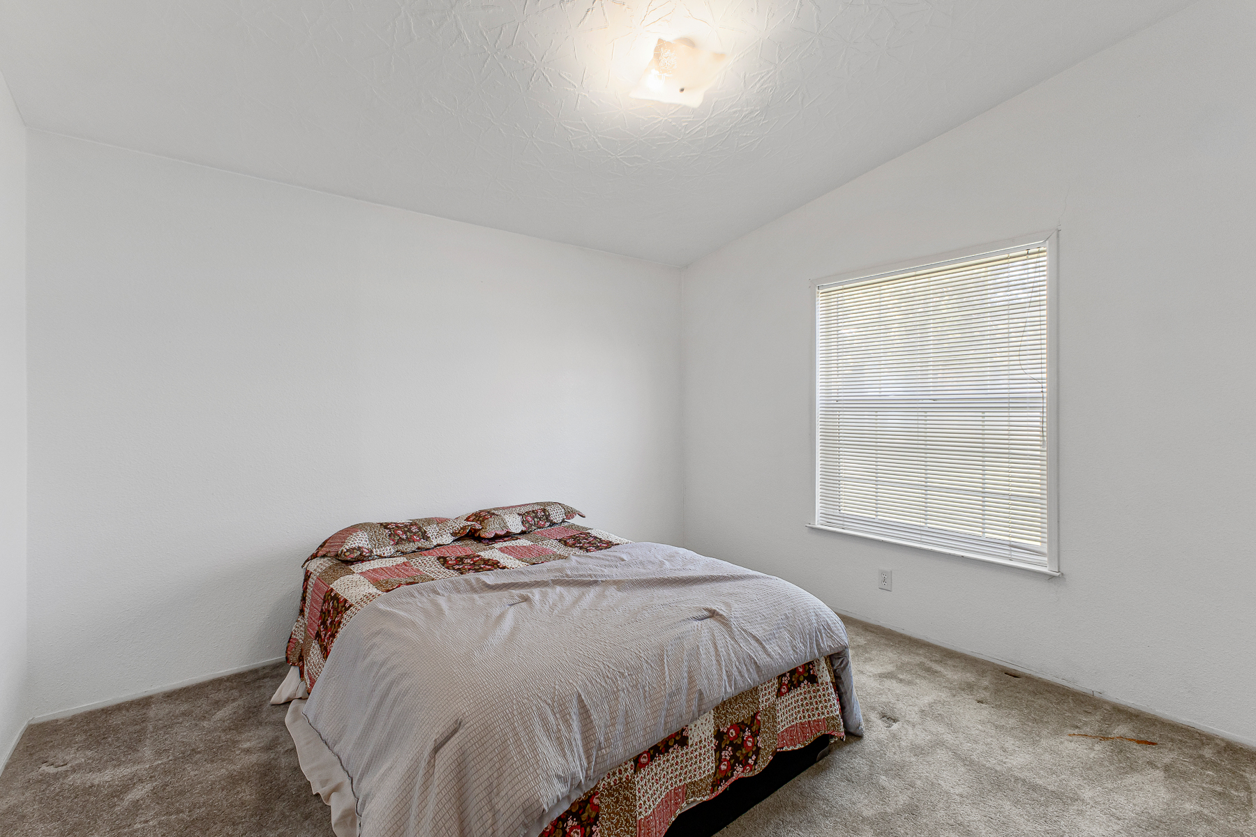 Prineville, Oregon, 97754, United States, 3 Bedrooms Bedrooms, ,2 BathroomsBathrooms,Residential,For Sale,1885821