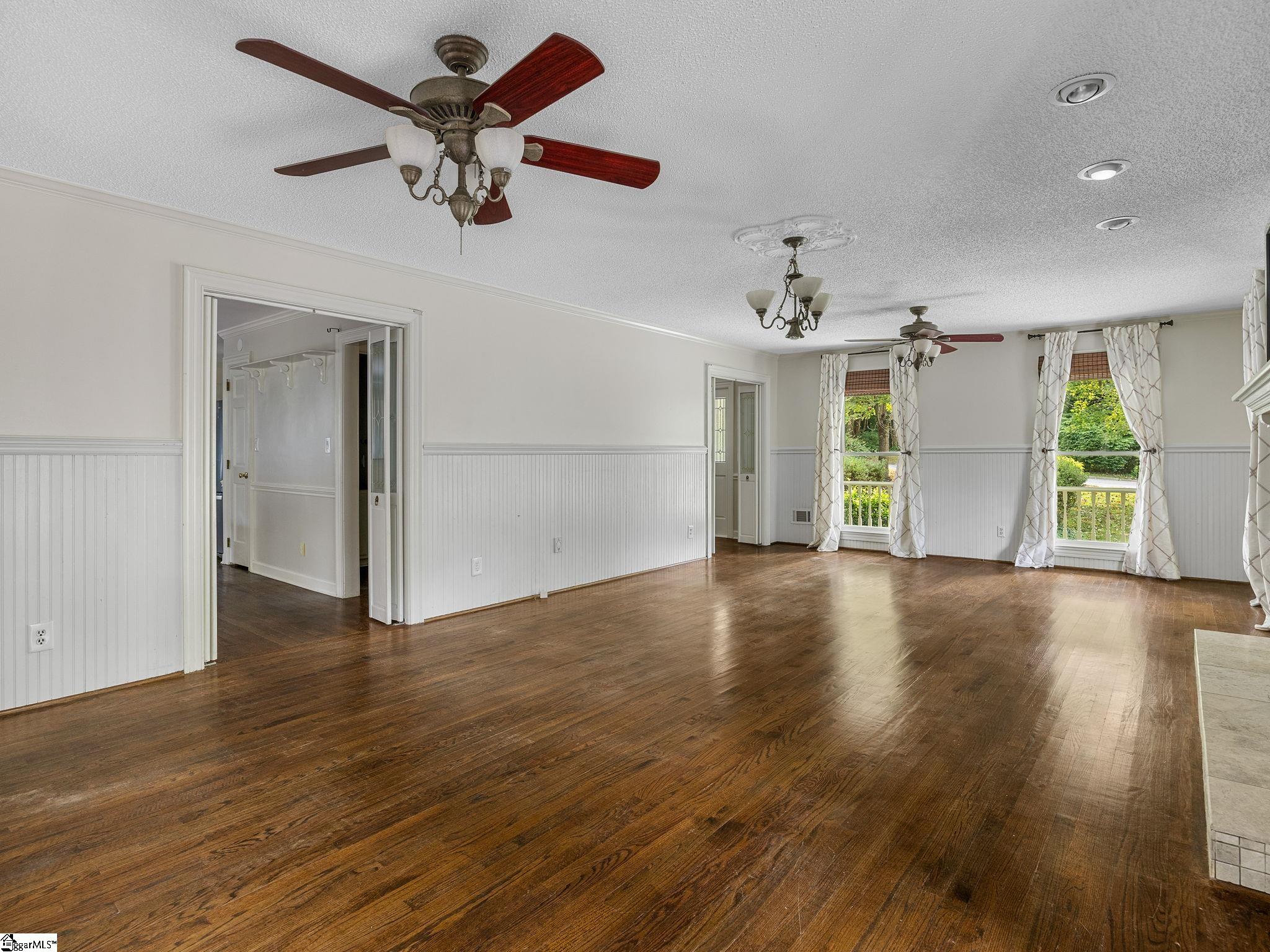 Spartanburg, South Carolina, 29301, United States, 4 Bedrooms Bedrooms, ,3 BathroomsBathrooms,Residential,For Sale,1950138