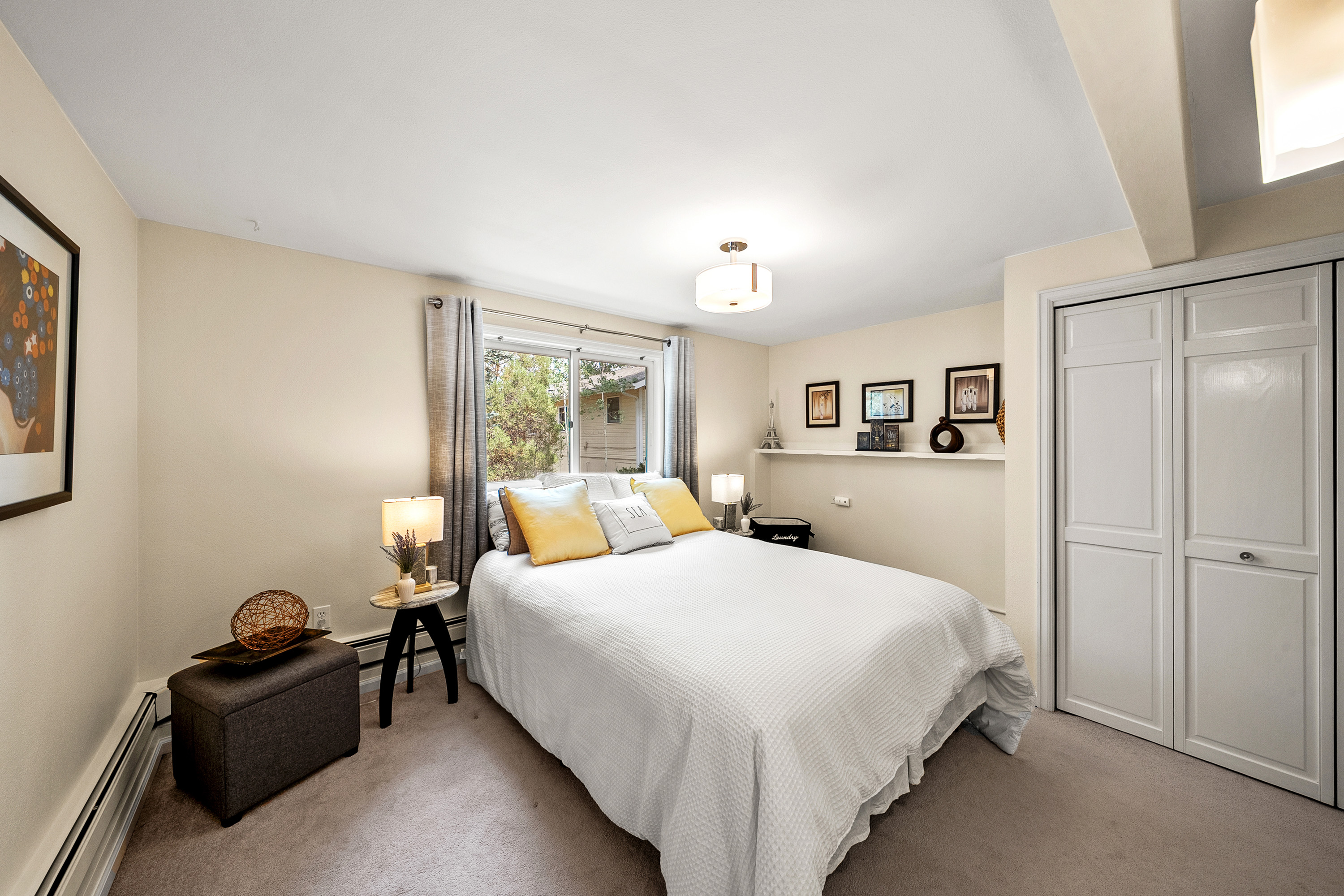  Rare Opportunity to Own 2 Homes Just Steps Away from Coveted Evergreen Lake - 物件實景