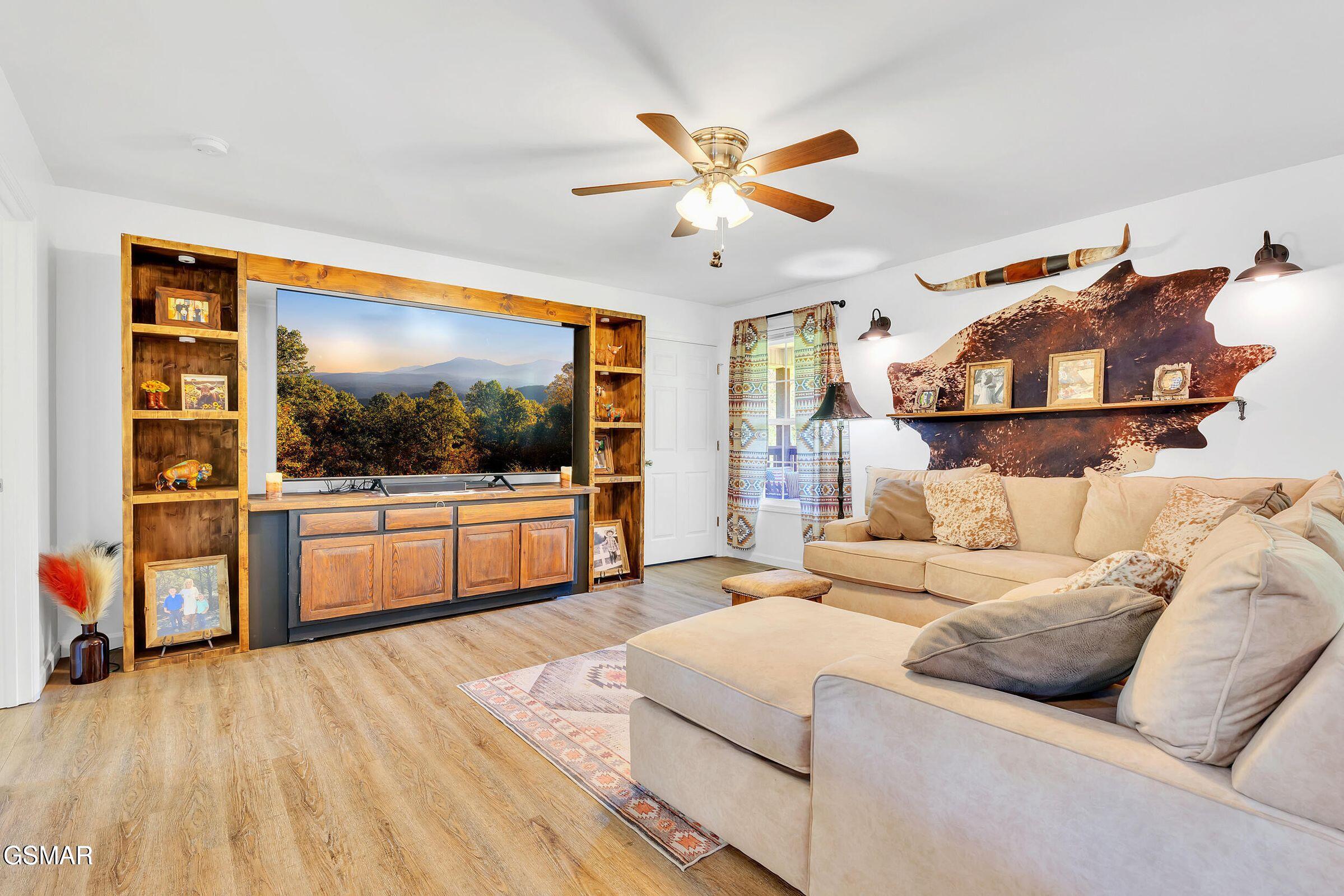 Bybee, Tennessee, 37713, United States, 4 Bedrooms Bedrooms, ,2 BathroomsBathrooms,Residential,For Sale,1980486