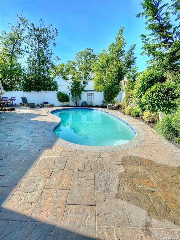 Oceanside, New York, 11572, United States, 3 Bedrooms Bedrooms, ,3 BathroomsBathrooms,Residential,For Sale,1995607