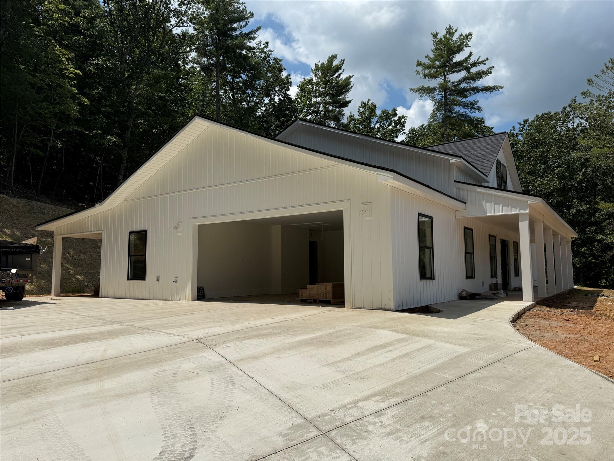 Lenoir, North Carolina, 28645, United States, 4 Bedrooms Bedrooms, ,3 BathroomsBathrooms,Residential,For Sale,1906492