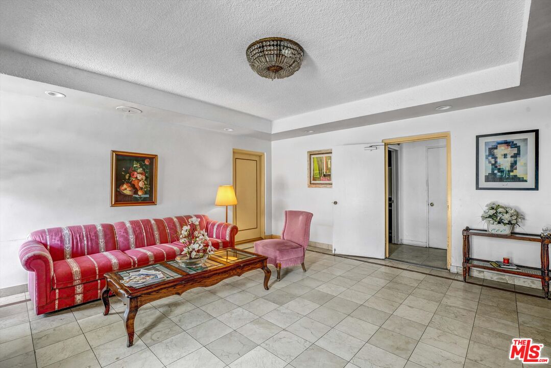 Los Angeles, California, 90035, United States, 1 Bedroom Bedrooms, ,2 BathroomsBathrooms,Residential,For Sale,1918607