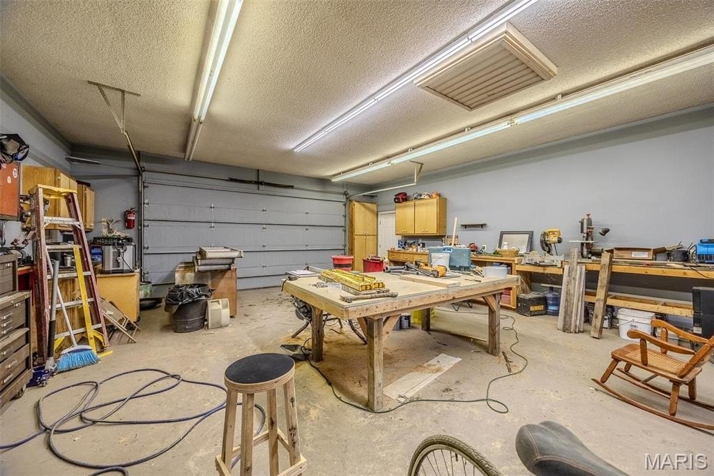 Lebanon, Missouri, 65536, United States, 4 Bedrooms Bedrooms, ,4 BathroomsBathrooms,Residential,For Sale,1976703