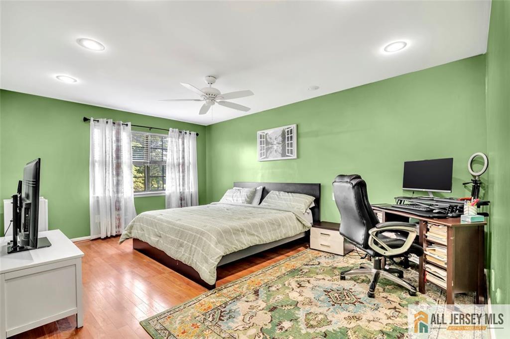 East Brunswick, New Jersey, 08816, United States, 3 Bedrooms Bedrooms, ,3 BathroomsBathrooms,Residential,For Sale,1917391