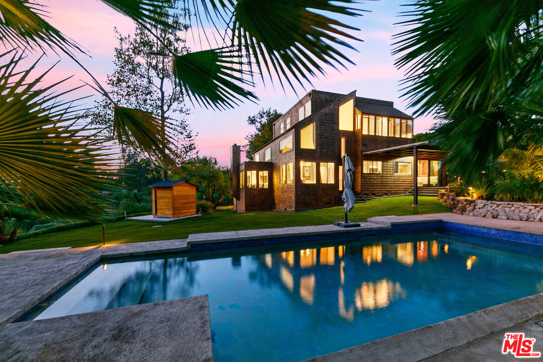 Malibu, California, 90265, United States, 3 Bedrooms Bedrooms, ,3 BathroomsBathrooms,Residential,For Sale,1949478