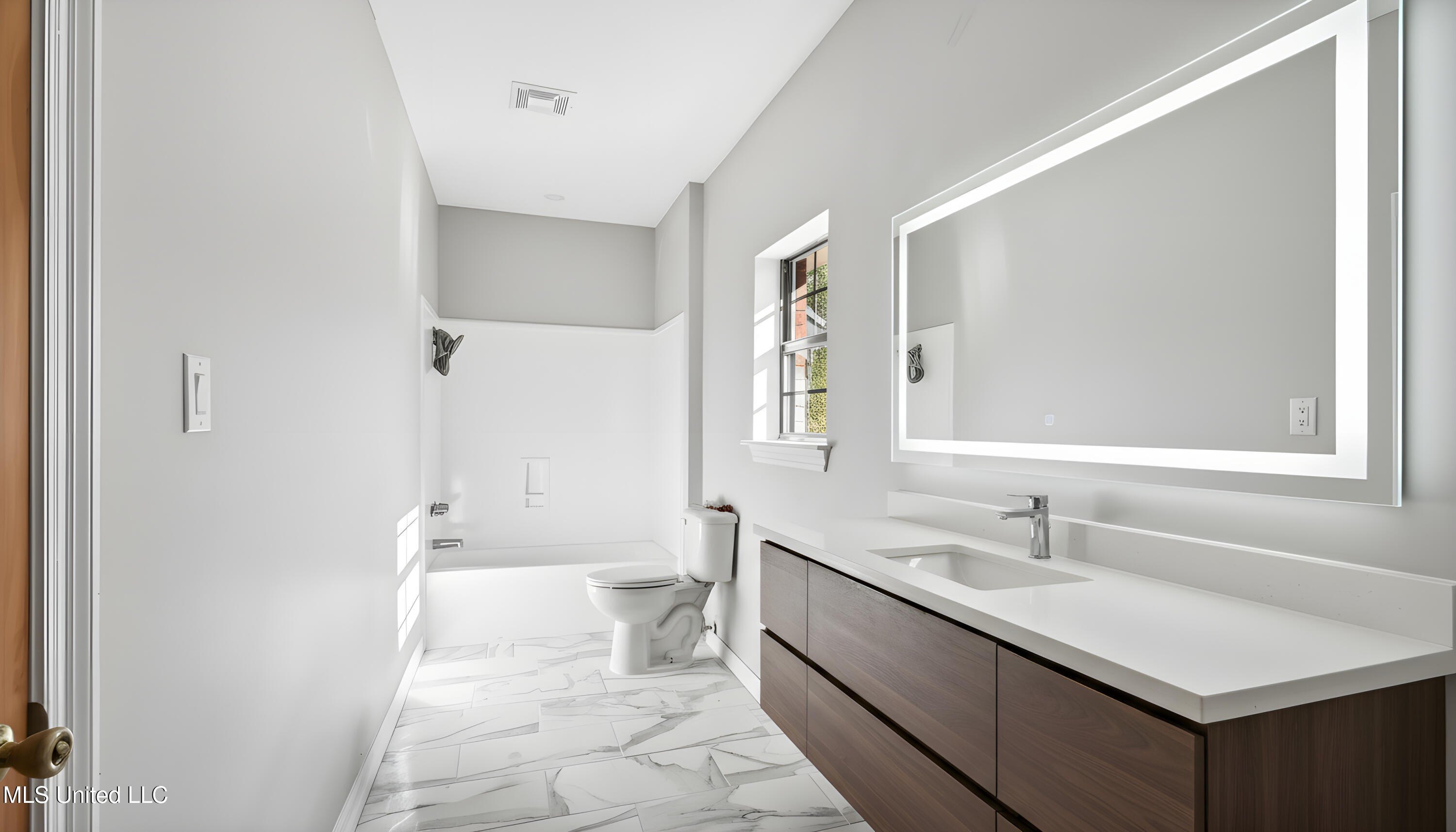 Gulfport, Mississippi, 39503, United States, 5 Bedrooms Bedrooms, ,5 BathroomsBathrooms,Residential,For Sale,2009063