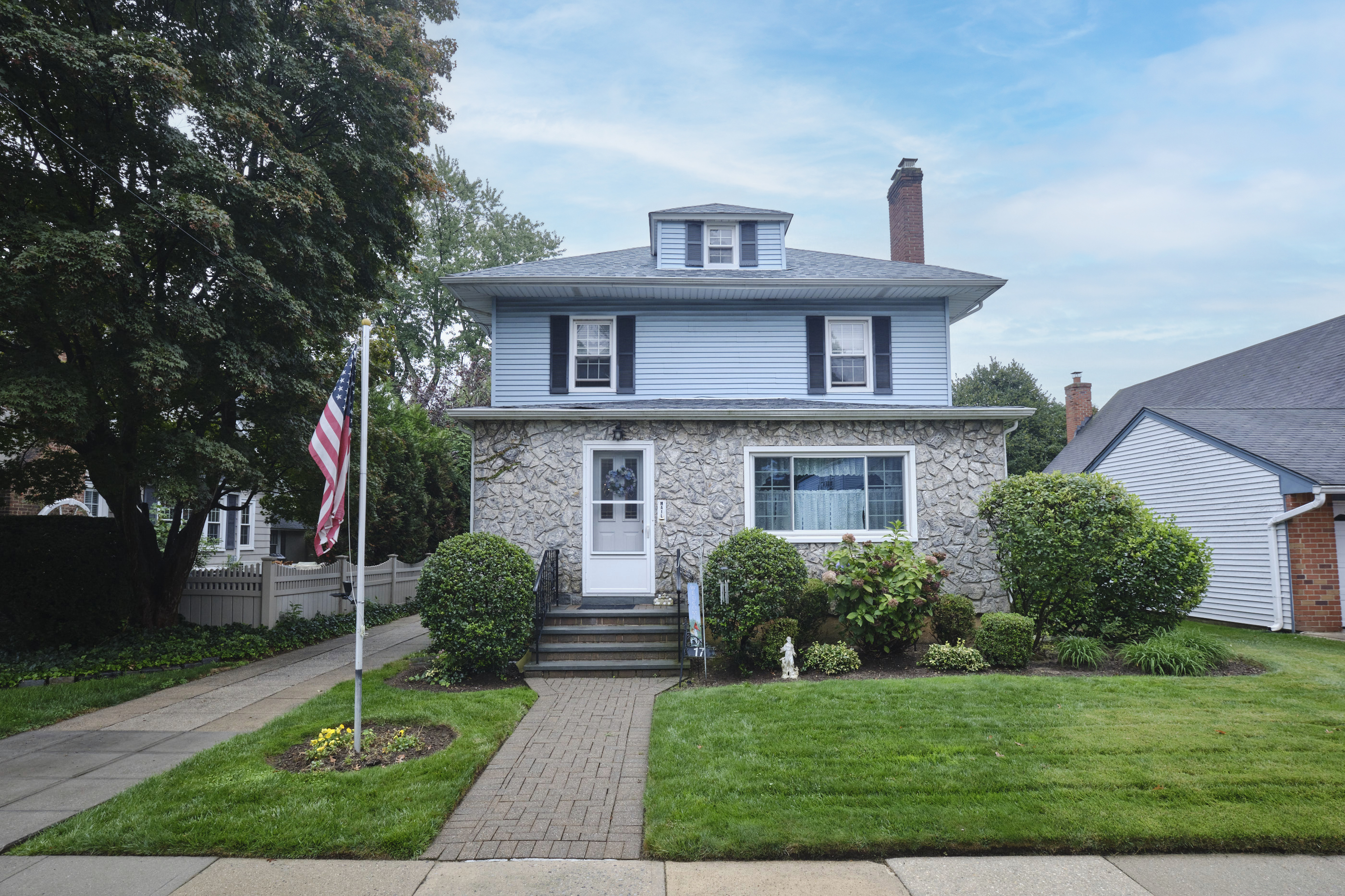 Floral Park, New York, 11001, United States, 3 Bedrooms Bedrooms, ,2 BathroomsBathrooms,Residential,For Sale,1974847