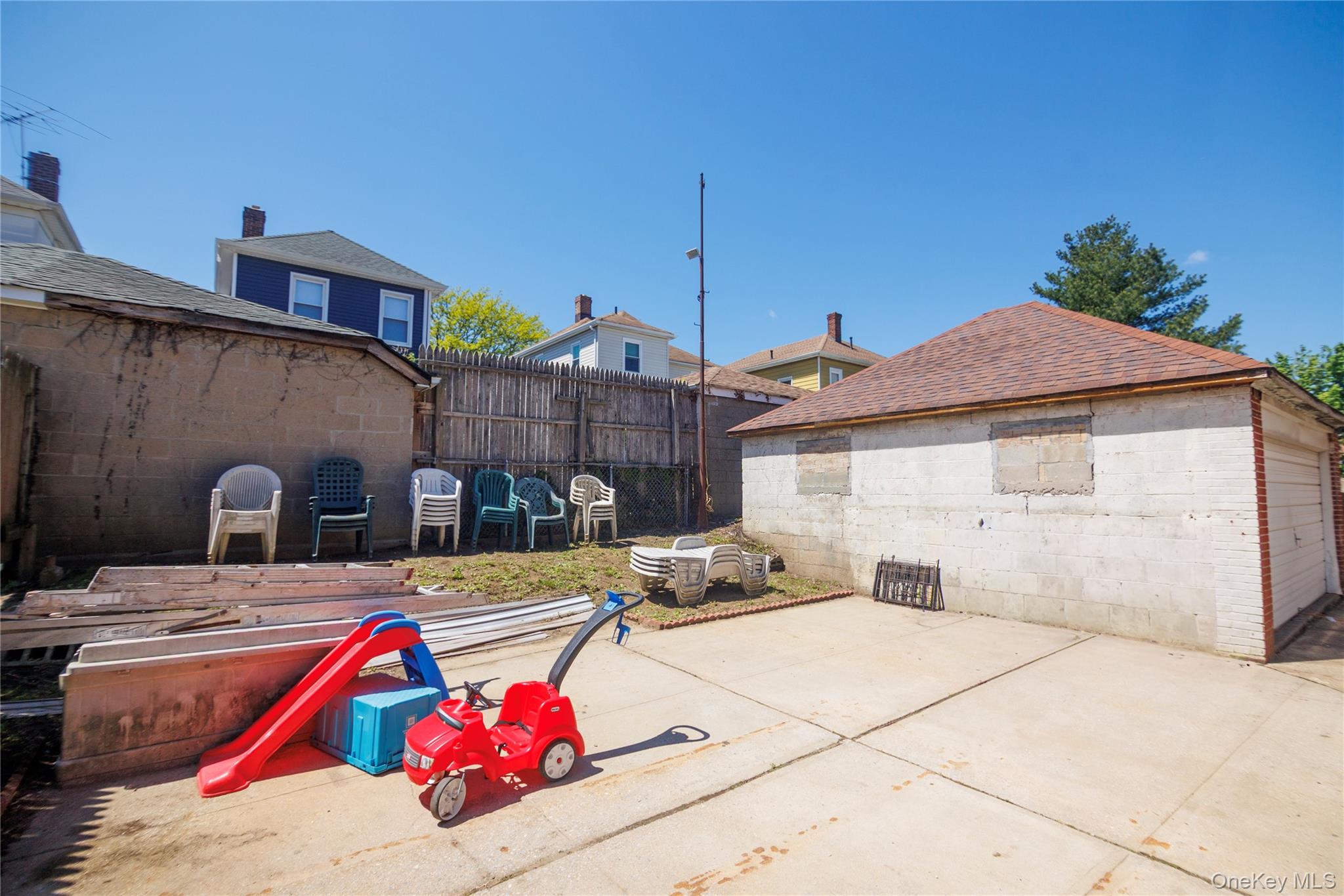 Bronx, New York, 10461, United States, 5 Bedrooms Bedrooms, ,3 BathroomsBathrooms,Residential,For Sale,2049005