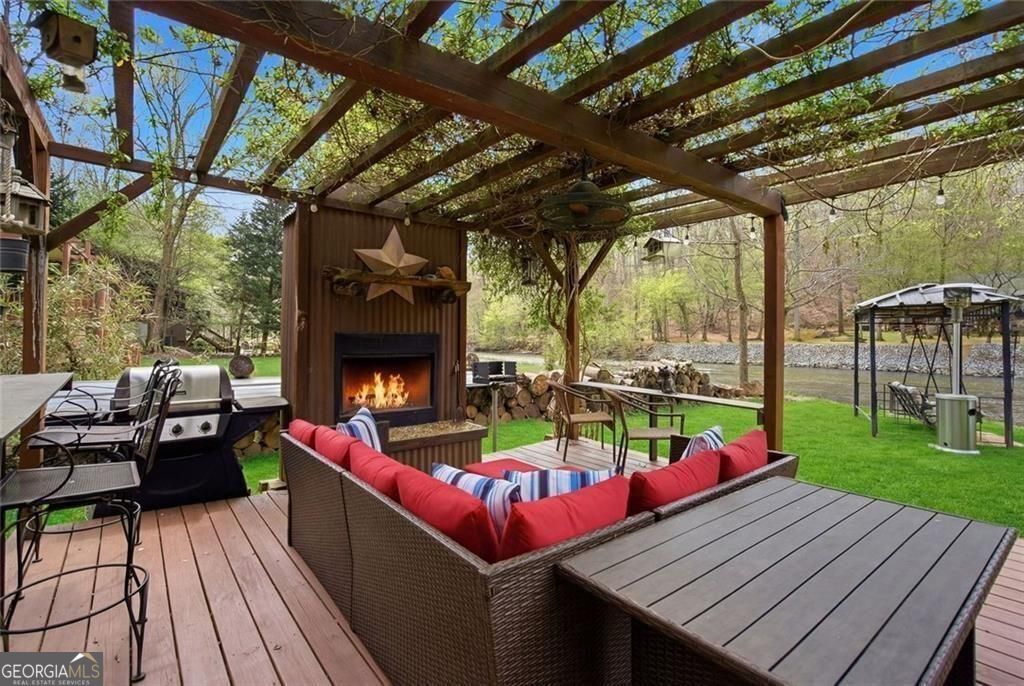 Ellijay, Georgia, 30540, United States, 3 Bedrooms Bedrooms, ,3 BathroomsBathrooms,Residential,For Sale,2036628