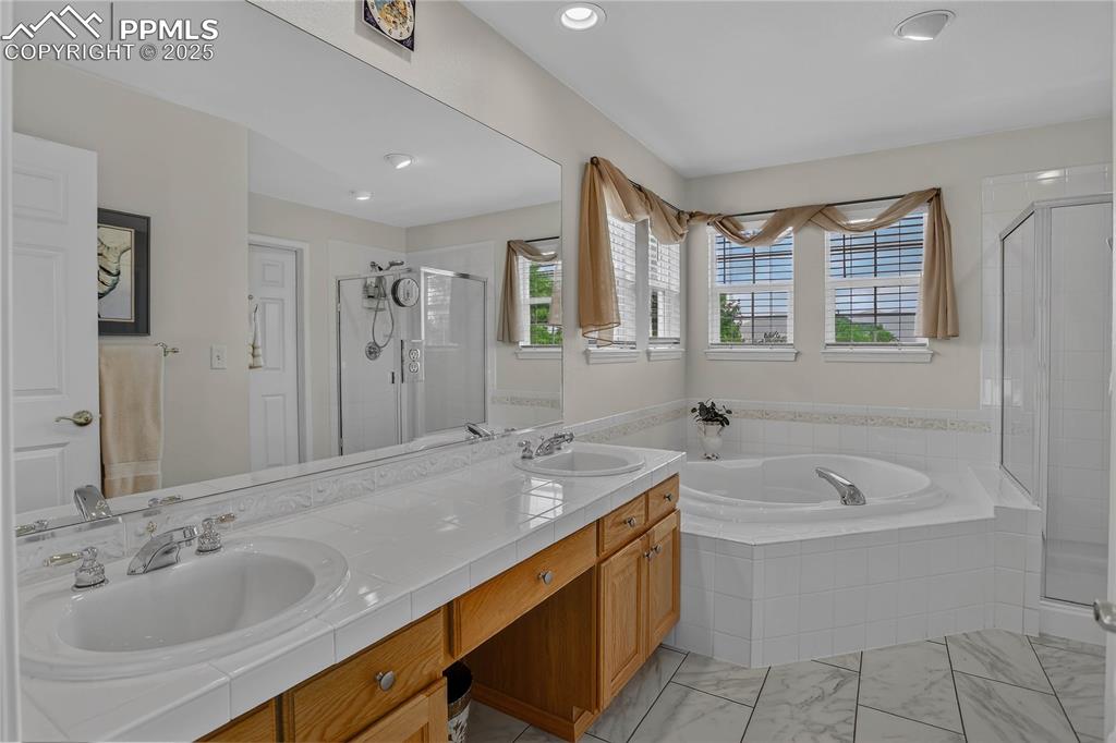 Colorado Springs, Colorado, 80920, United States, 5 Bedrooms Bedrooms, ,4 BathroomsBathrooms,Residential,For Sale,1876956