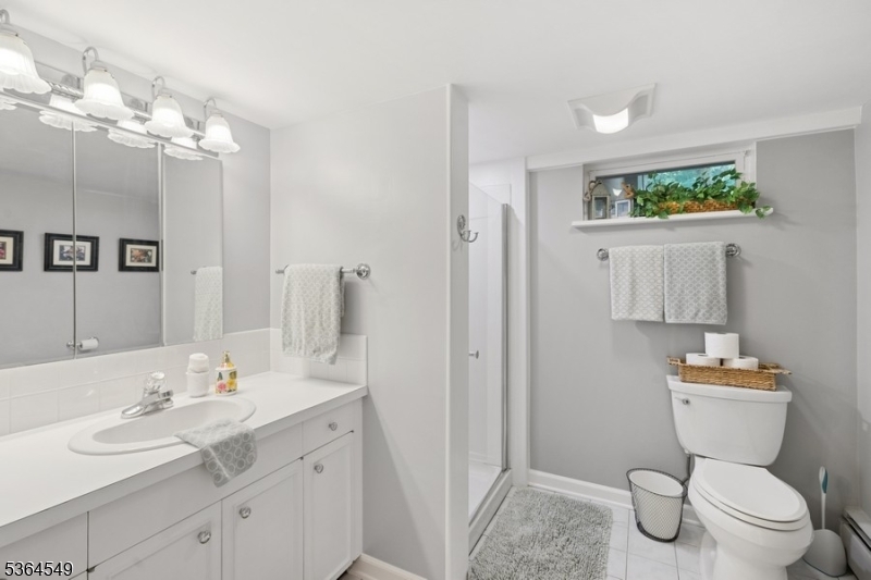 Franklin Twp., New Jersey, 08867, United States, 3 Bedrooms Bedrooms, ,2 BathroomsBathrooms,Residential,For Sale,1926340