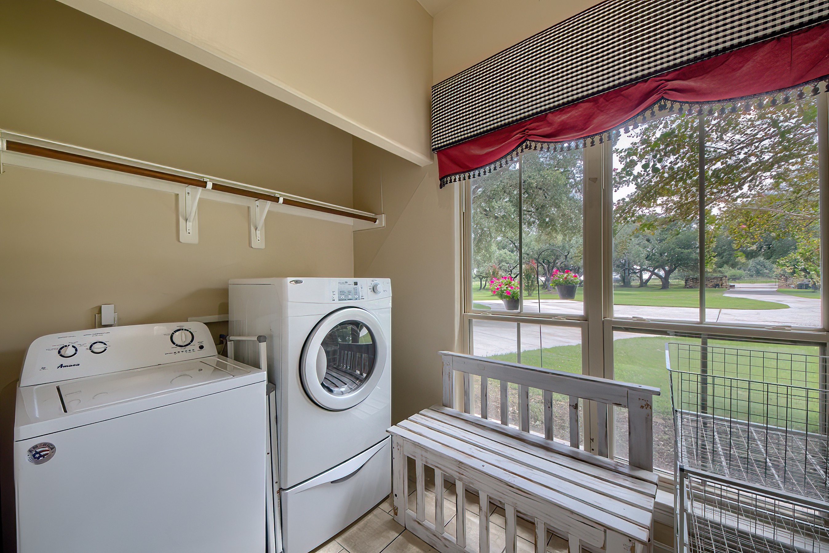 Seguin, Texas, 78155, United States, 7 Bedrooms Bedrooms, ,7 BathroomsBathrooms,Residential,For Sale,1994199