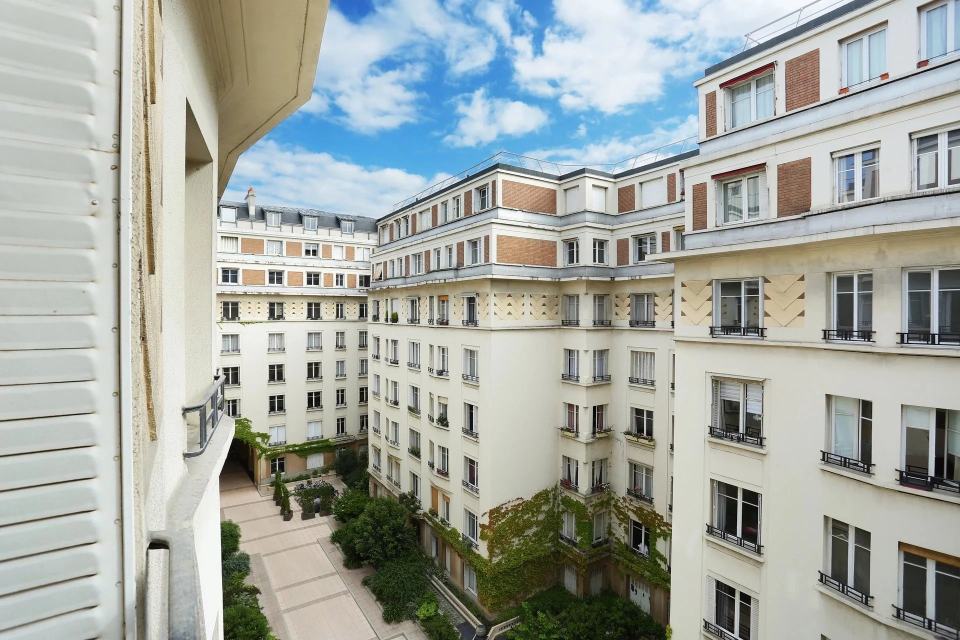 Paris 7th, Île-de-France, 75007, FR, 1 Bedroom Bedrooms, ,1 BathroomBathrooms,Residential,For Sale,1969026