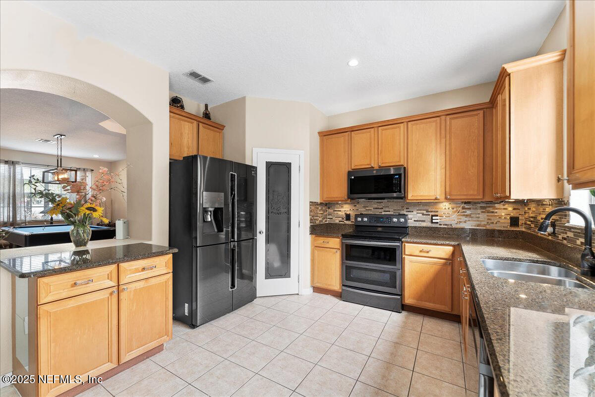 Orlando, Florida, 32825, United States, 3 Bedrooms Bedrooms, ,3 BathroomsBathrooms,Residential,For Sale,1975410