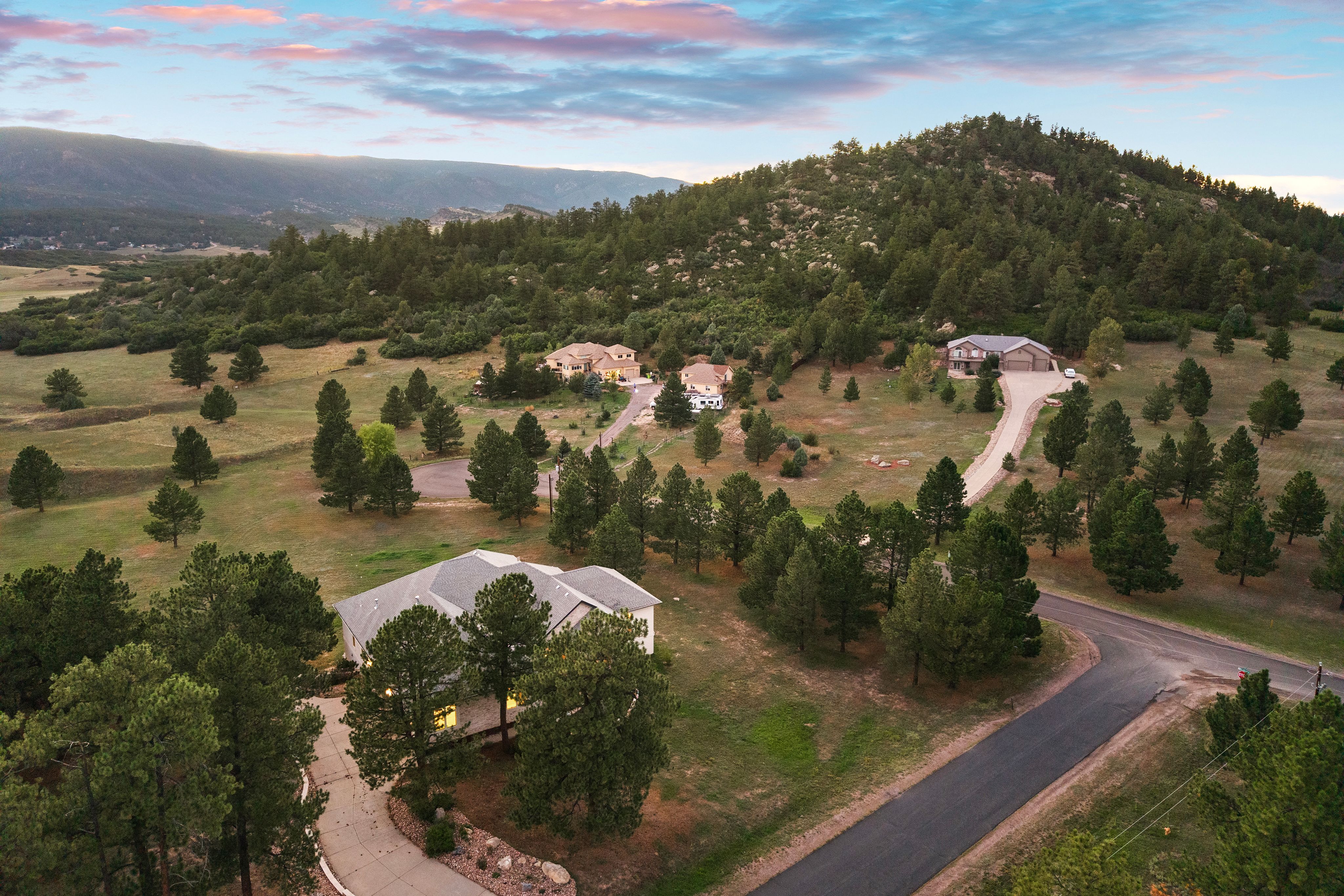  Set on over 4 acres in Perry Park East - 物件實景