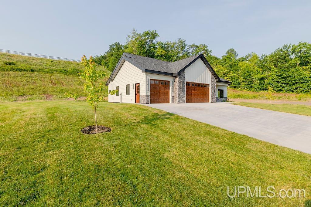 Houghton, Michigan, 49931, United States, 3 Bedrooms Bedrooms, ,3 BathroomsBathrooms,Residential,For Sale,1826025