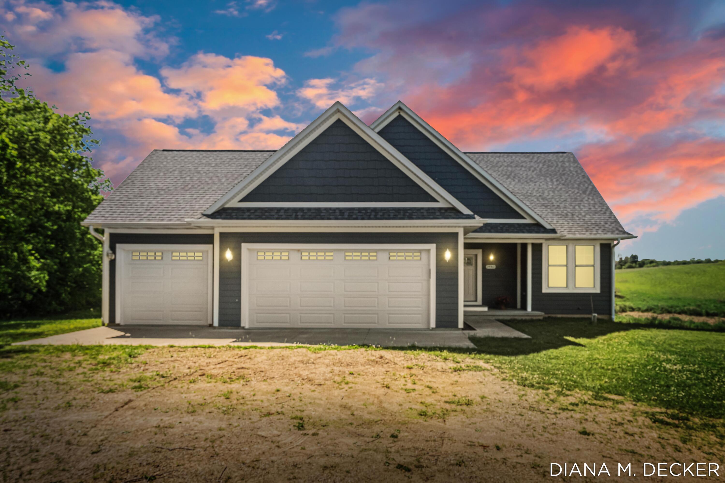 Bloomingdale, Michigan, 49026, United States, 2 Bedrooms Bedrooms, ,3 BathroomsBathrooms,Residential,For Sale,2049040
